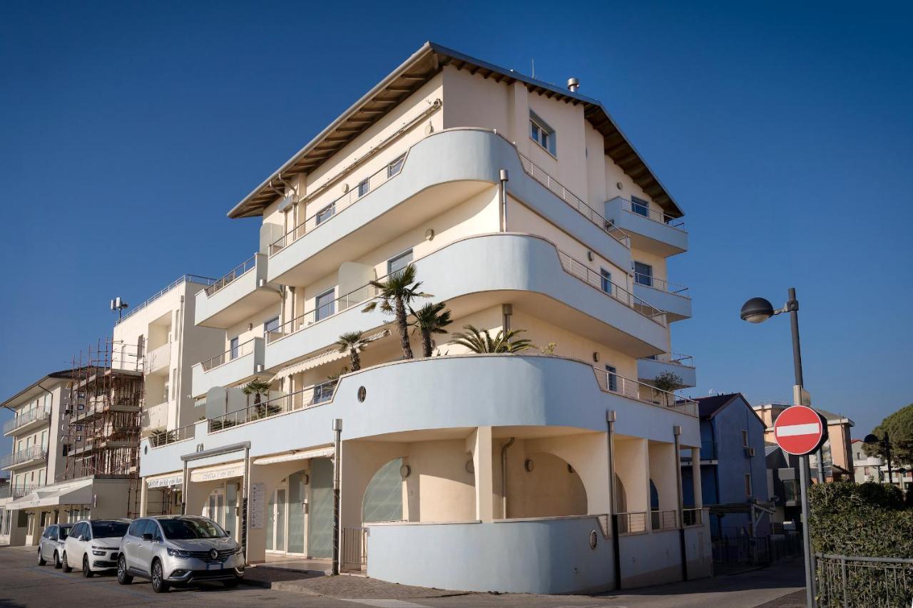 Ferrari Apartments Levante Caorle Exterior foto